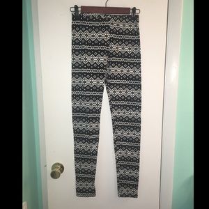 Black & white patterned Charlotte Russe leggings